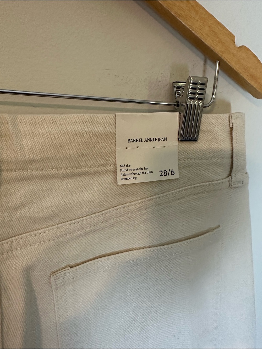 NWT Banana Republic Barrel Utility Jean Ecru 28 - Picture 4 of 7